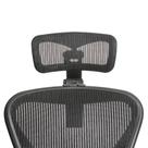 Cadeira projetada agora com encosto de cabeça HW para a Herman Miller Aeron