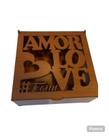 Caixa 15x15 cm em MDF cor Tabaco com tampa vazada amor love