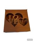 Caixa 15x15 cm em MDF cor Tabaco com tampa vazada love you