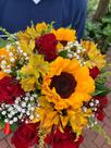 Caixa box com rosas e girassóis
