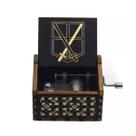 Caixa de música Attacks on Titans Hand Crank, madeira antiga, 6,4 x 5,2 x 4,2 cm Caixa de música Attacks on Titans Hand Crank, madeira antiga, 6,4 x 5,2 x 4,2 cm