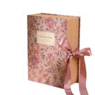 Caixa de presente de papelão estilo livro floral 16,7x23,7x8,2 cm com fita Caixa de presente de papelão estilo livro floral 16,7x23,7x8,2 cm com fita