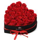 Caixa de presente em formato de coração com 28 rosas preservadas Roseshy