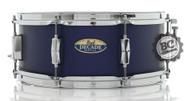Caixa Pearl Decade Maple Ultramarine Velvet 14x5,5 com casco fino 5.4mm e pele Remo Ambassador UT Caixa Pearl Decade Maple Ultramarine Velvet 14x5,5 com casco fino 5.4mm e pele Remo Ambassador UT