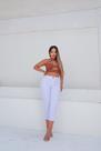 Calça Capri curta branca feminina jeans com lycra cintura alta moda tendência lançamento Calça Capri curta branca feminina jeans com lycra cintura alta moda tendência lançamento