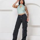 Calça Cargo Feminina Jeans Black Estonada Estilosa com Bolsos Fole Calça Cargo Feminina Jeans Black Estonada Estilosa com Bolsos Fole