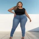 Calça Cigarrete Hiper Destroyed Azul Claro Plus Size Shyro's Calça Cigarrete Hiper Destroyed Azul Claro Plus Size Shyro's