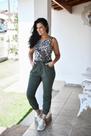 Calça Fem Plus Jogger com elástico em sarja