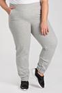 Calça Feminina Jogger Plus Size em Moletom Peluciada Bolsos Laterais - Serena Calça Feminina Jogger Plus Size em Moletom Peluciada Bolsos Laterais - Serena