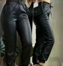 Calça feminina material sintético tamanho M