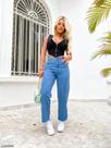 Calça feminina mom reta com botões na lateral
