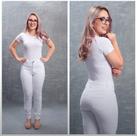 Calça feminina skinny branca jeans com elastano.