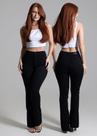 Calça flare preta da Sawary Jeans