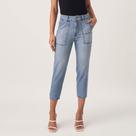 Calça Jeans Color Capri Bolso Utilitário Azul Claro Calça Jeans Color Capri Bolso Utilitário Azul Claro