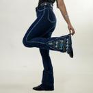 Calça Jeans Feminina Azul Escuro Bordada Miss Texas Silver Strass Brilhos Flare Cintura Alta Calça Jeans Feminina Azul Escuro Bordada Miss Texas Silver Strass Brilhos Flare Cintura Alta