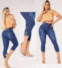 Calça Jeans Feminina Capri com Botões na perna com Lycra e Cintura Alta