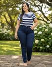 Calça Jeans Feminina Plus Size Reta, Alta, Bolso Bordado Calça Jeans Feminina Plus Size Reta, Alta, Bolso Bordado