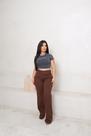 Calça Jeans Feminina Wide Leg Marrom com Cintura Alta e Caimento Solto Estilo Casual e Conforto
