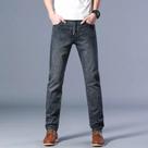 Calça jeans masculina dois modelos