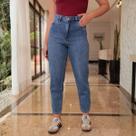 Calça Jeans Mom Com Pregas Frente Feminino Revanche Breslavia