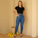 Calça Jeans New Efeito Vintage Levanta Bumbum de Cós Alto Largo Com 2 Botões Frente
