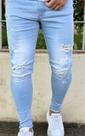 Calça jeans rasgada colada