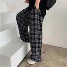 Calça Moletom Xadrez Preta Feminina Plus Size - Cintura Elástica e Bolsos