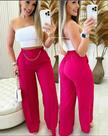 Calça pantalona com cinto dourado