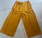 calça pantalona cor mostarda com fendas tamanho g