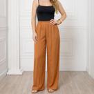 Calça Pantalona Feminina Listrada de Alfaiataria com Elástico e Bolsos Cor:Listrado MarromTamanho:G