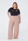 Calça Pantalona Plus Size Bolso Faca Elástico Traseiro na Cintura e Botões Decorativos Bege Dilza
