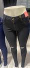 Calça preta rasgos no joelho TAM 38 Calça preta rasgos no joelho TAM 38