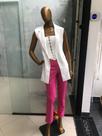 Calça rosa+blazer branco+ crooped branc