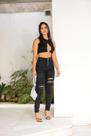 Calça Skinny Com Rasgo