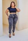 Calça Skinny Plus size feminina jeans Cintura alta chumbo marmorizada com dois botões, bolsos frontais e lycra - Calça Skinny Plus size feminina jeans Cintura alta chumbo marmorizada com dois botões, bolsos frontais e lycra -