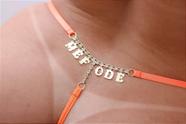 Calcinha em Renda Fio com Strass e Escrita Laranja Neon - Sensual e Confortável