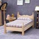 Cama em miniatura Dollhouse Wooden Pretend Play Toy, escala 1:12