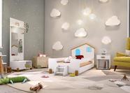 Cama Infantil Casinha Belíssima Branco/Mel e Azul com 2 Luminárias e Colchão - Divaloto