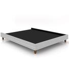 Cama Queen Base Box Pés Madeira 160cm Suném P05 Linho Cinza Claro Bouclê Cru - Lyam Decor