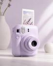 Câmera Instantânea Fujifilm Instax Mini 12 Lilás para Fotos Vívidas