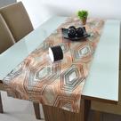 Caminho de Mesa Geométrico Laranja e Preto Caminho de Mesa Geométrico Laranja e Preto