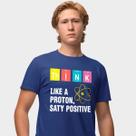 Camisa Camiseta Genuine Grit Masculina Estampada Algodão 30.1 Think Like a Proton Camisa Camiseta Genuine Grit Masculina Estampada Algodão 30.1 Think Like a Proton