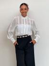 Camisa Feminina Faixa de Grippir Manga Longa com Gola Padre Neusa Camisa Feminina Faixa de Grippir Manga Longa com Gola Padre Neusa