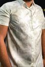 Camisa masculina com estampa e manga curta Camisa masculina com estampa e manga curta