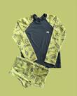 Camisa uv acompanhada da sunga
