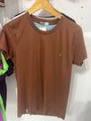 Camiseta básica marrom
