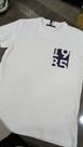Camiseta branca detalhe preto