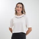 Camiseta cropped larguinha oversized em algodão confortável estilo blogueirinha Estampa Dreams Come True