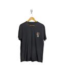 Camiseta de manga curta com estampa Old School de tattoo no peito DEAD INSIDE Camiseta de manga curta com estampa Old School de tattoo no peito DEAD INSIDE