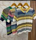Camiseta feminina listrada com botões